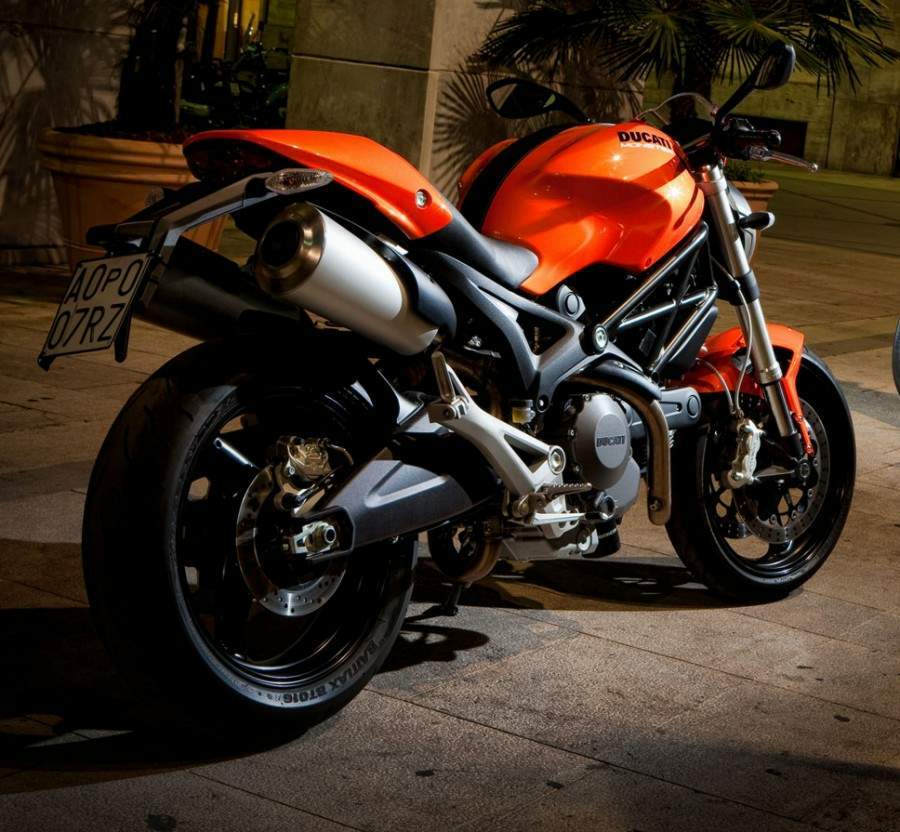 Мотоцикл Ducati Monster 696 2011 фото