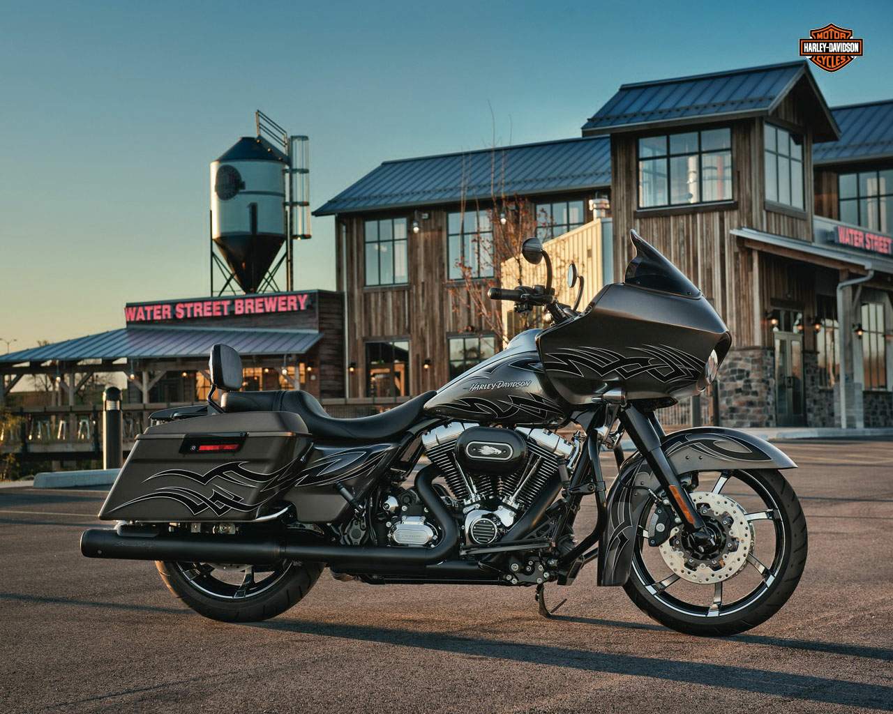 Мотоцикл Harley Davidson FLTRX Road Glide Custom 2012