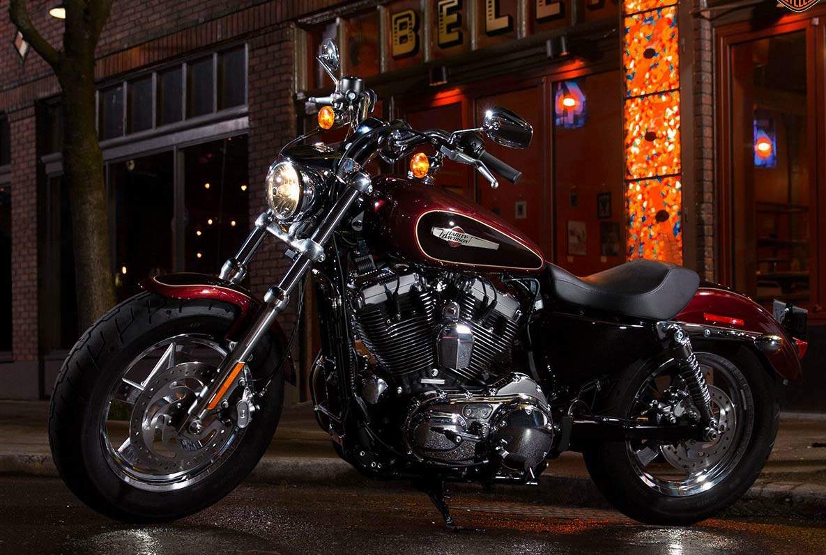 Мотоцикл Harley Davidson XL 1200C Sportster Custom 2015