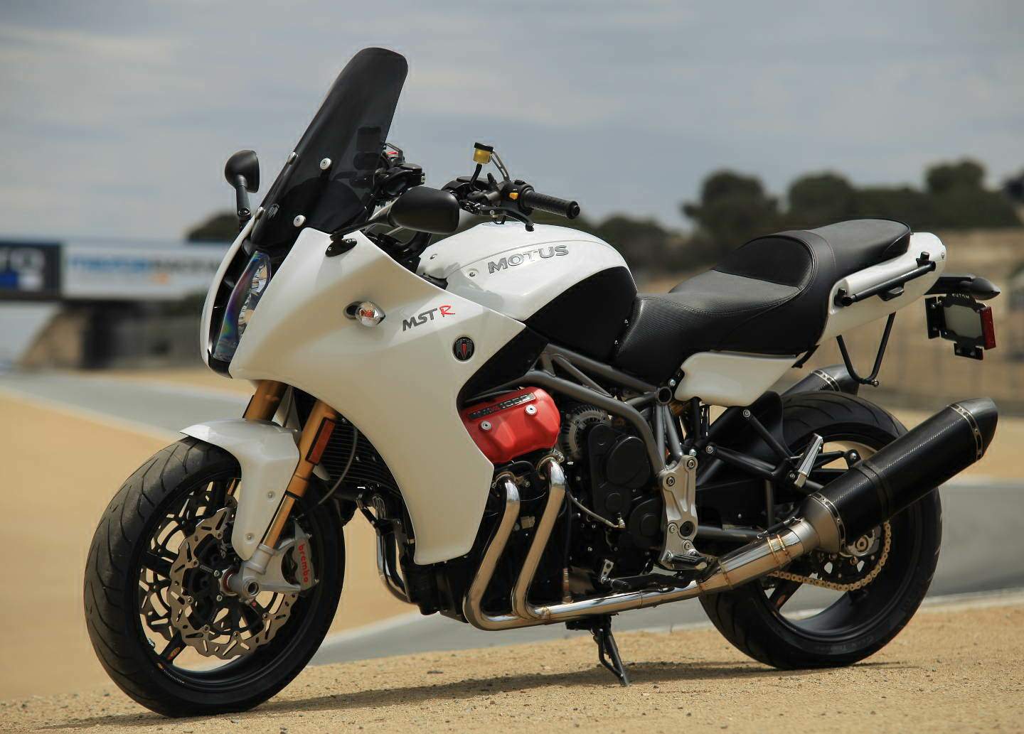 Мотоцикл Motus MSTR 2014