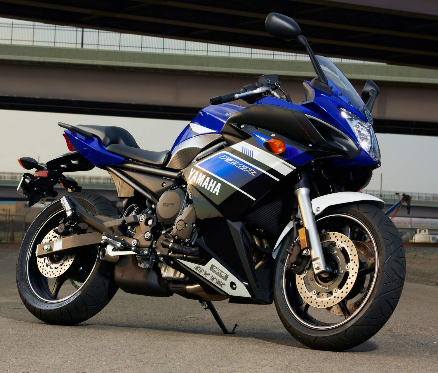 Мотоцикл Yamaha FZ-6R 2013