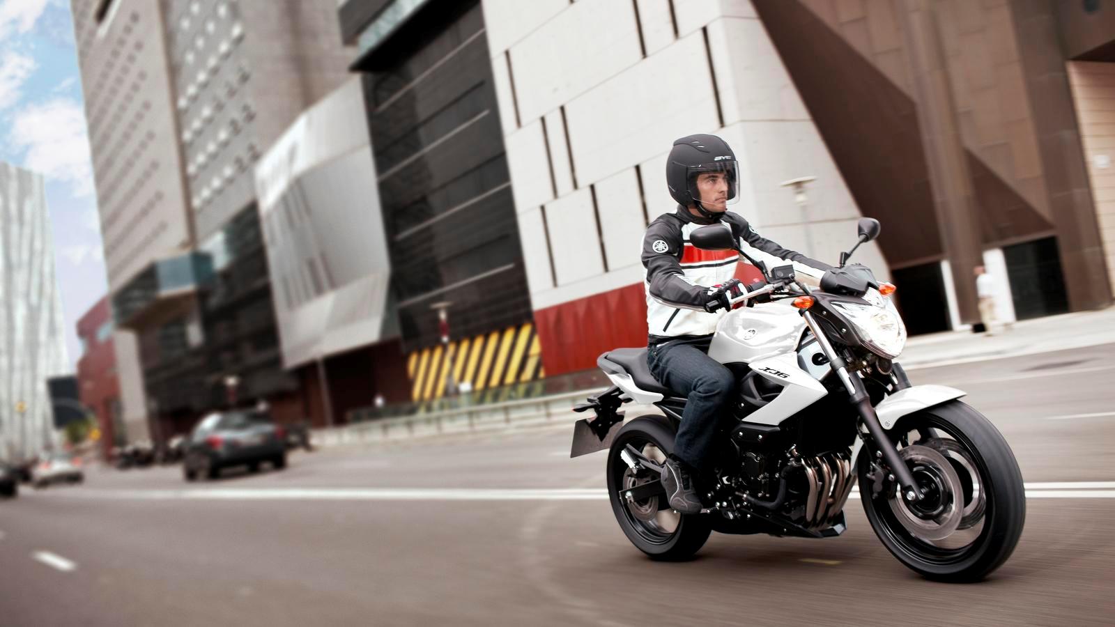 Мотоцикл Yamaha XJ6 2012