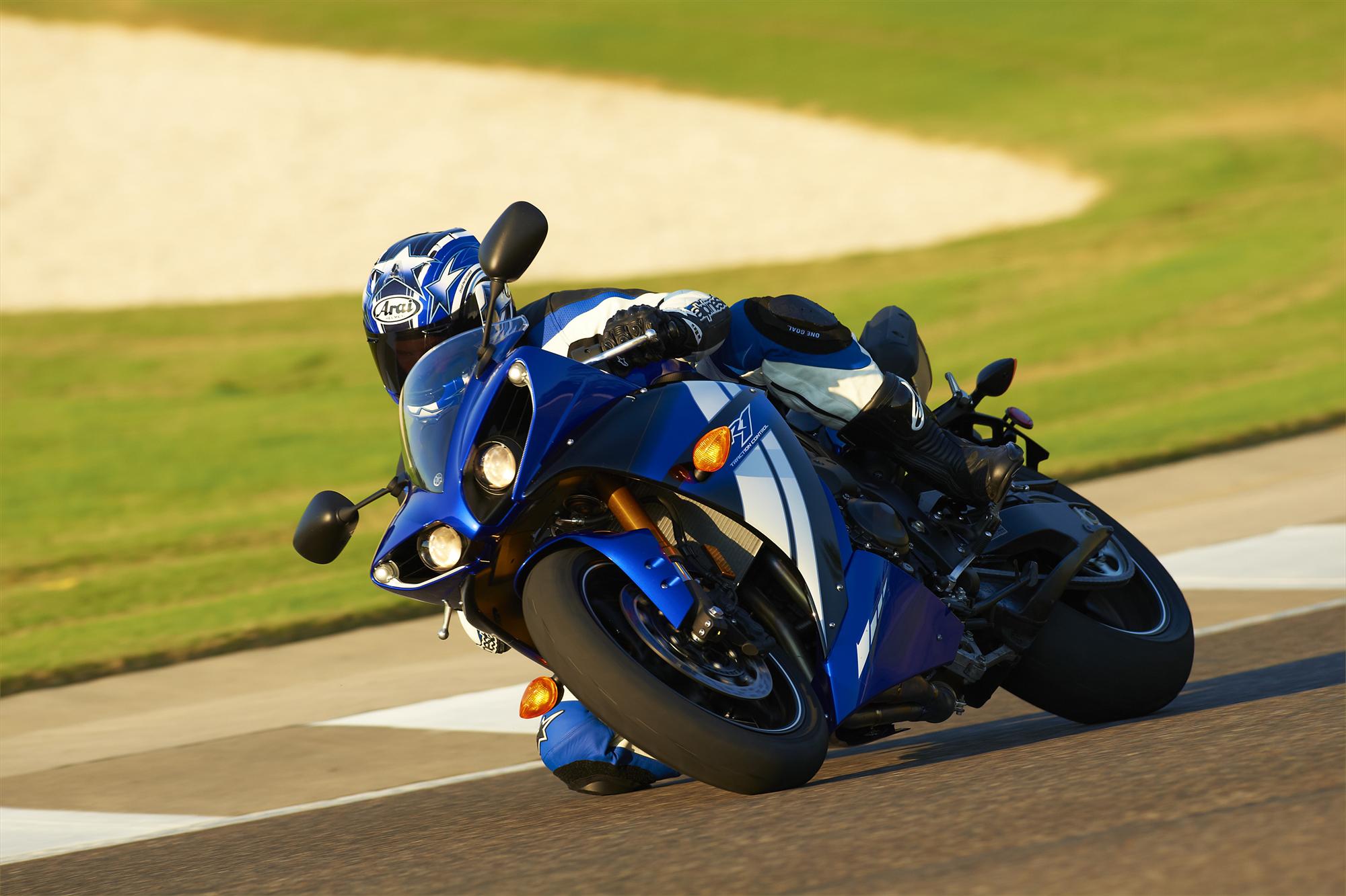 Yamaha YZF r1 2012 Wallpaper