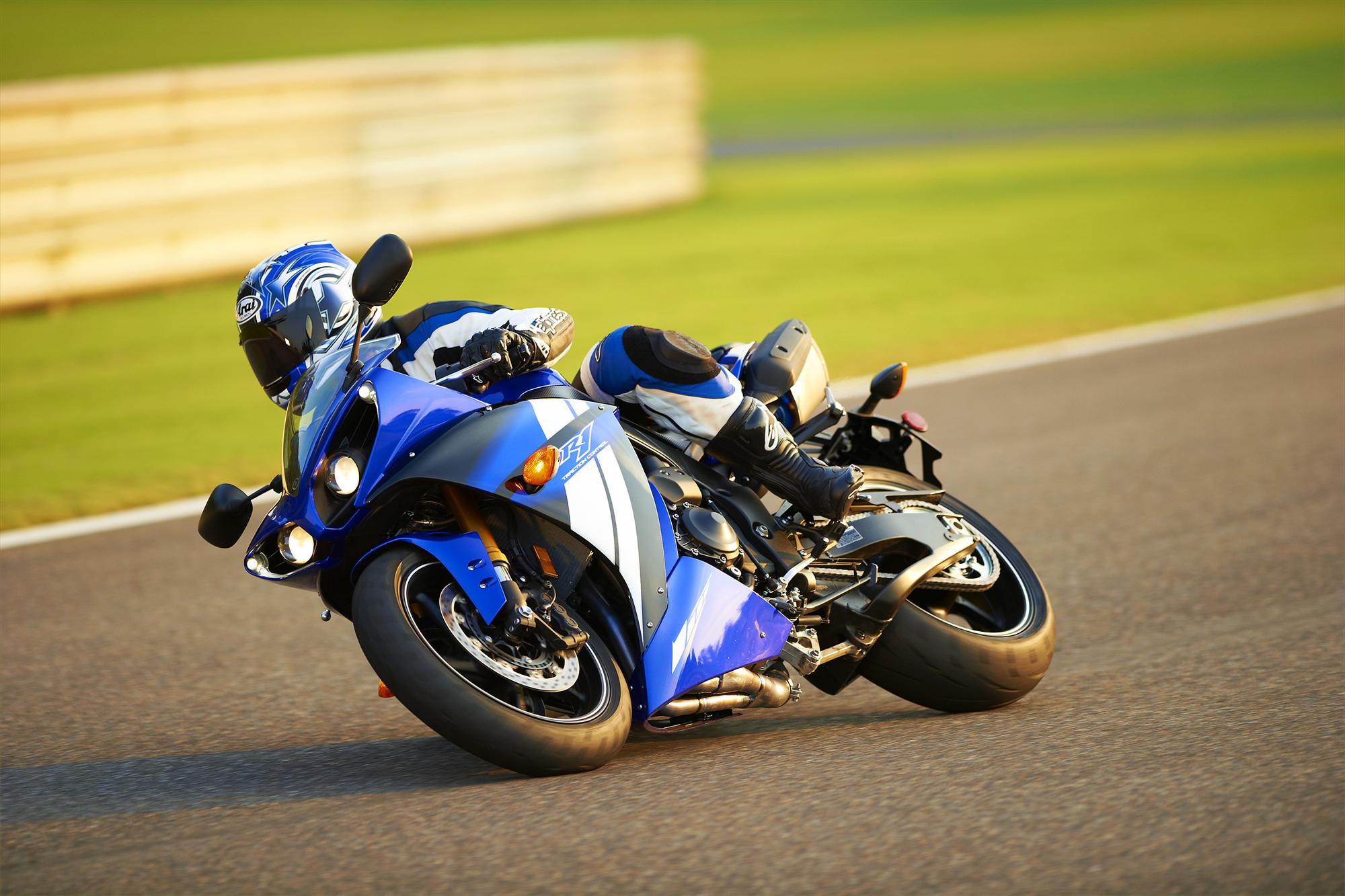 Yamaha YZF r1 2012 Wallpaper