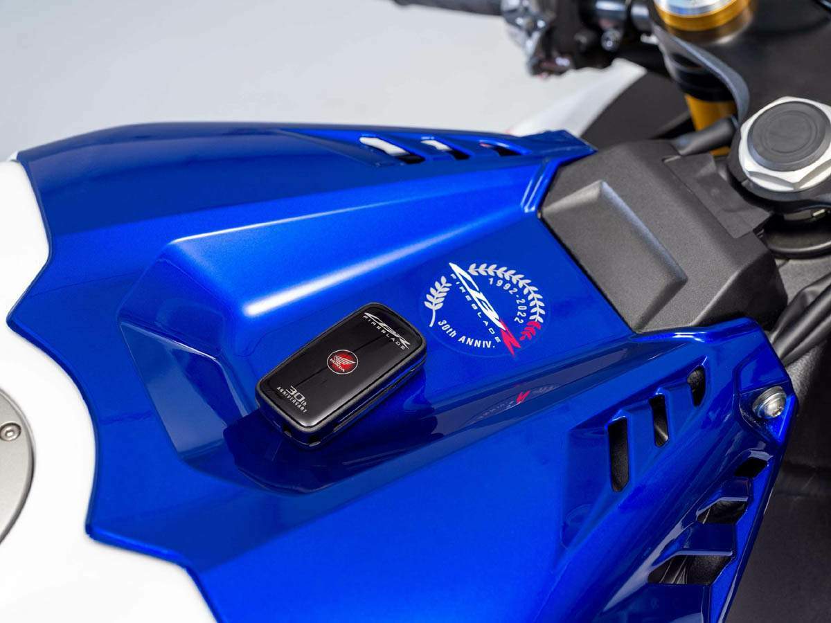 Мотоцикл Honda CBR1000RR-R Fireblade SP 30th Anniversary 2022 фото