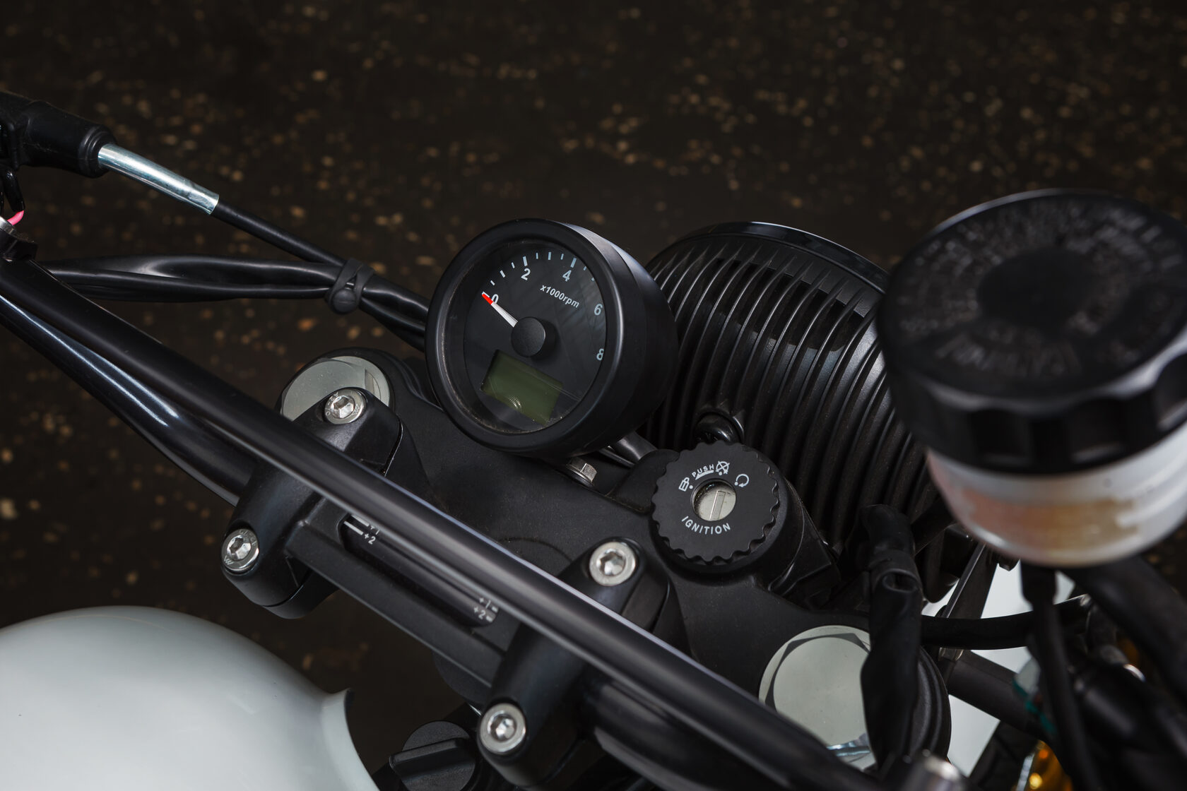 Мотоцикл M1NSK CX 650 Black 2025 фото 2